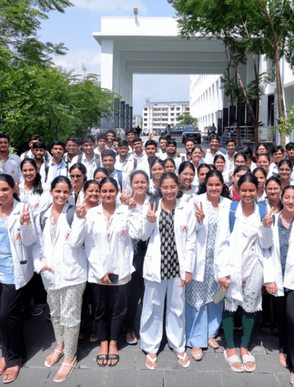 amim-college-students-min